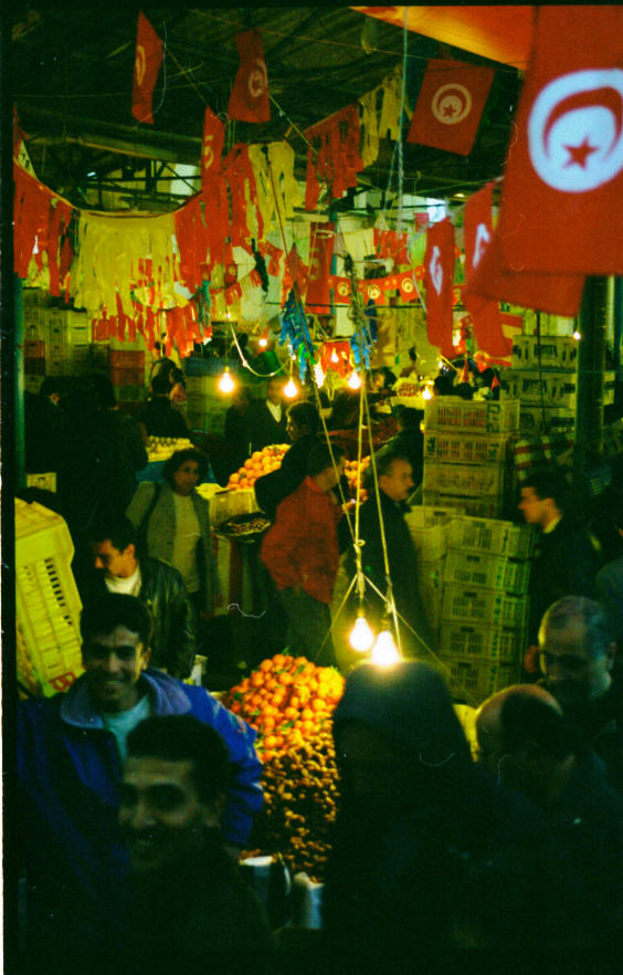 Gedränge auf dem Markt in der Altstadt in Tunis