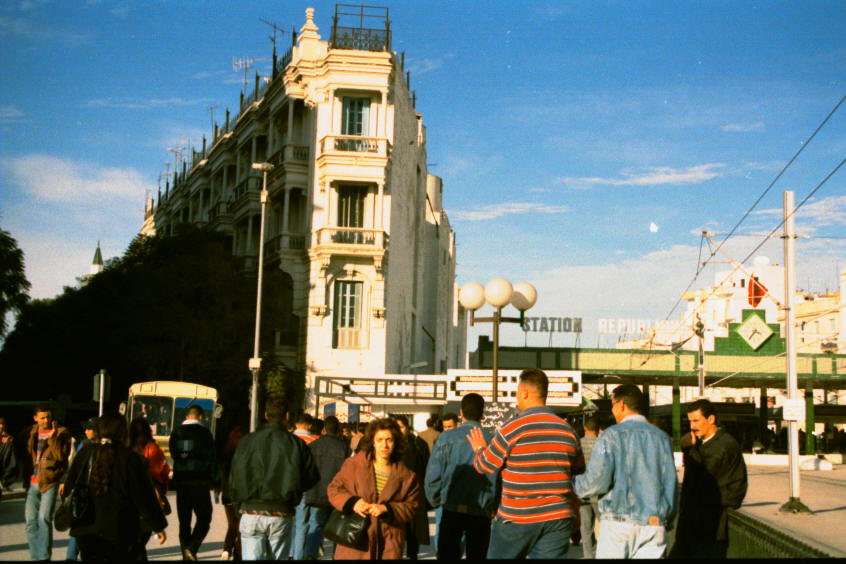 Straßenbahnhaltestelle in Lafayette in Tunis