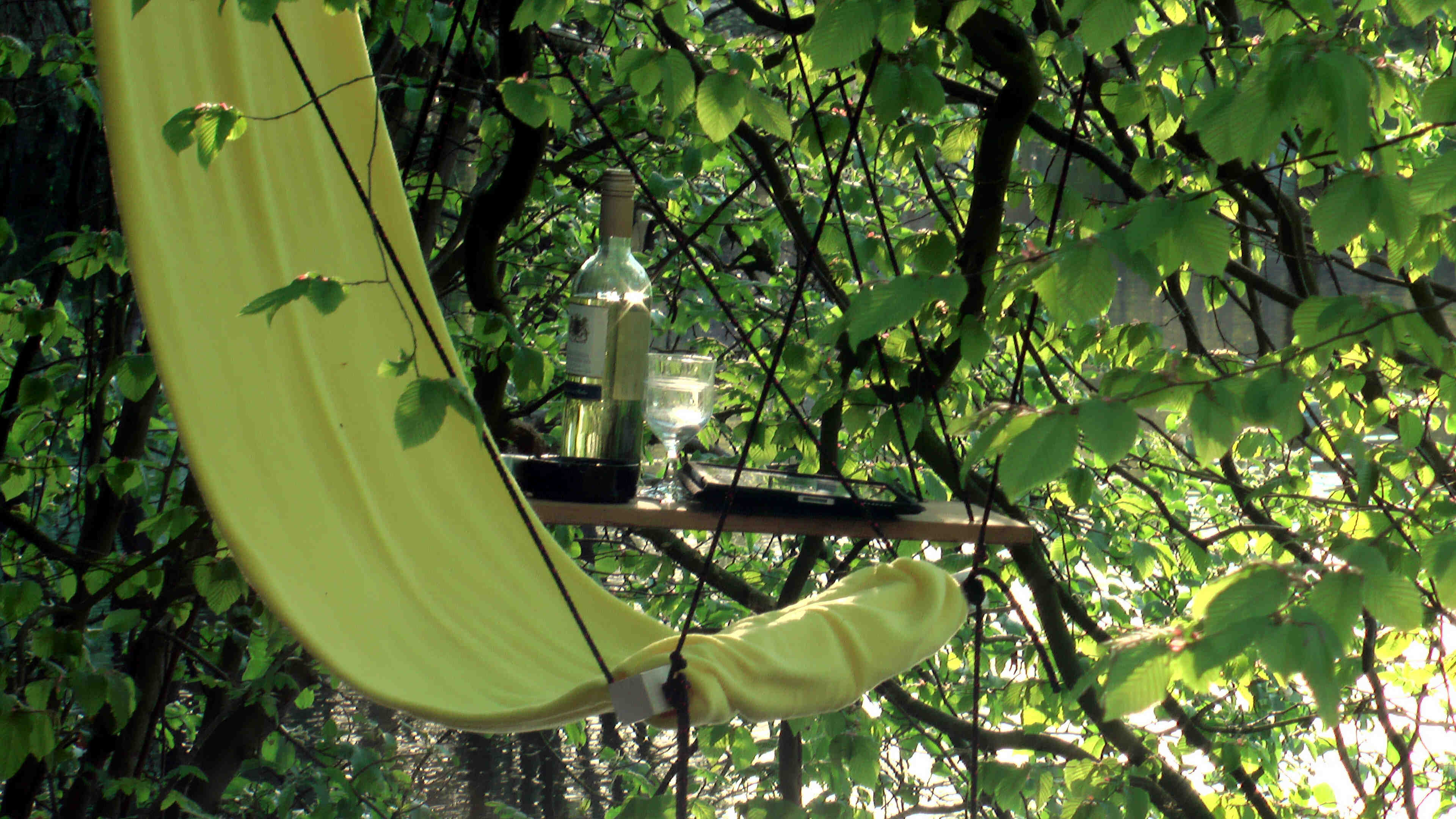 Hängesessel mit Hängetisch