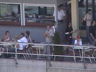 Terrasse des Dorint-Hotels mit Blick auf die Rennstrecke