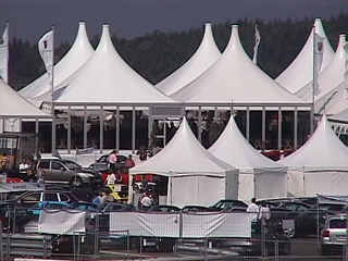 Kleine Zeltstadt für exklusive Gäste