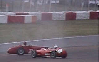 Kleine Kollision: Maserati 250F, 2490ccm, BJ 1954, D & Ferrari 156, 1500ccm, BJ 1957, I